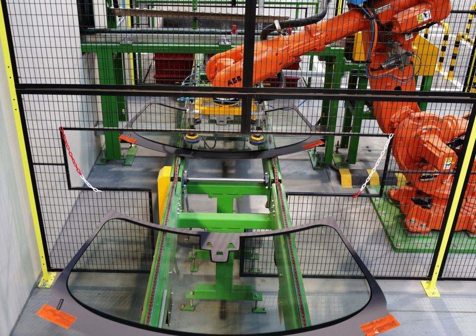 Produkcja przednia szyba samochodowa Polsce w Pilkington Automotive