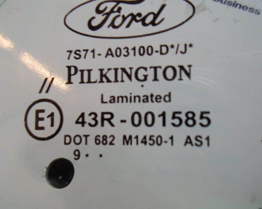 Szyba przednia Ford produkcji Pilkington