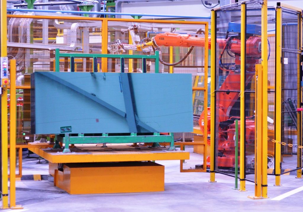 Załadunek szkła Pilkington do produkcji szyby przedniej